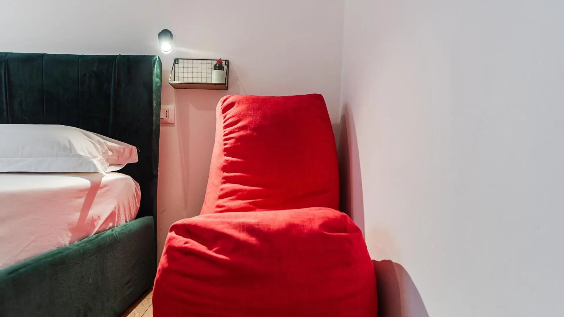 Noir Apartment By Kondo Stays Τίρανα