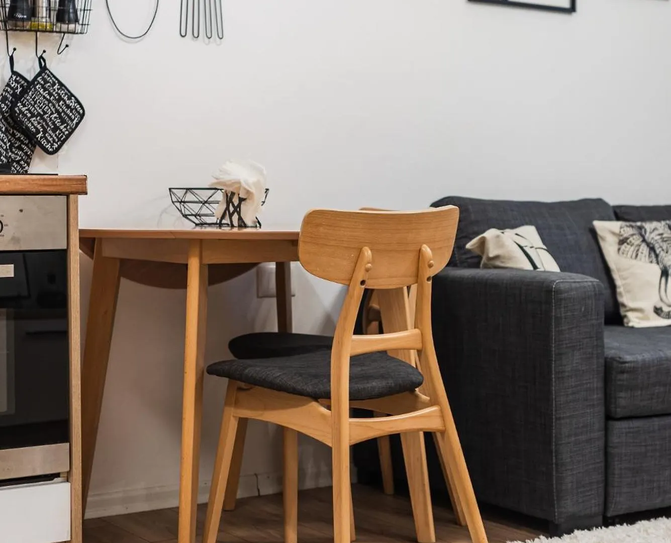 Noir Apartment By Kondo Stays Τίρανα
