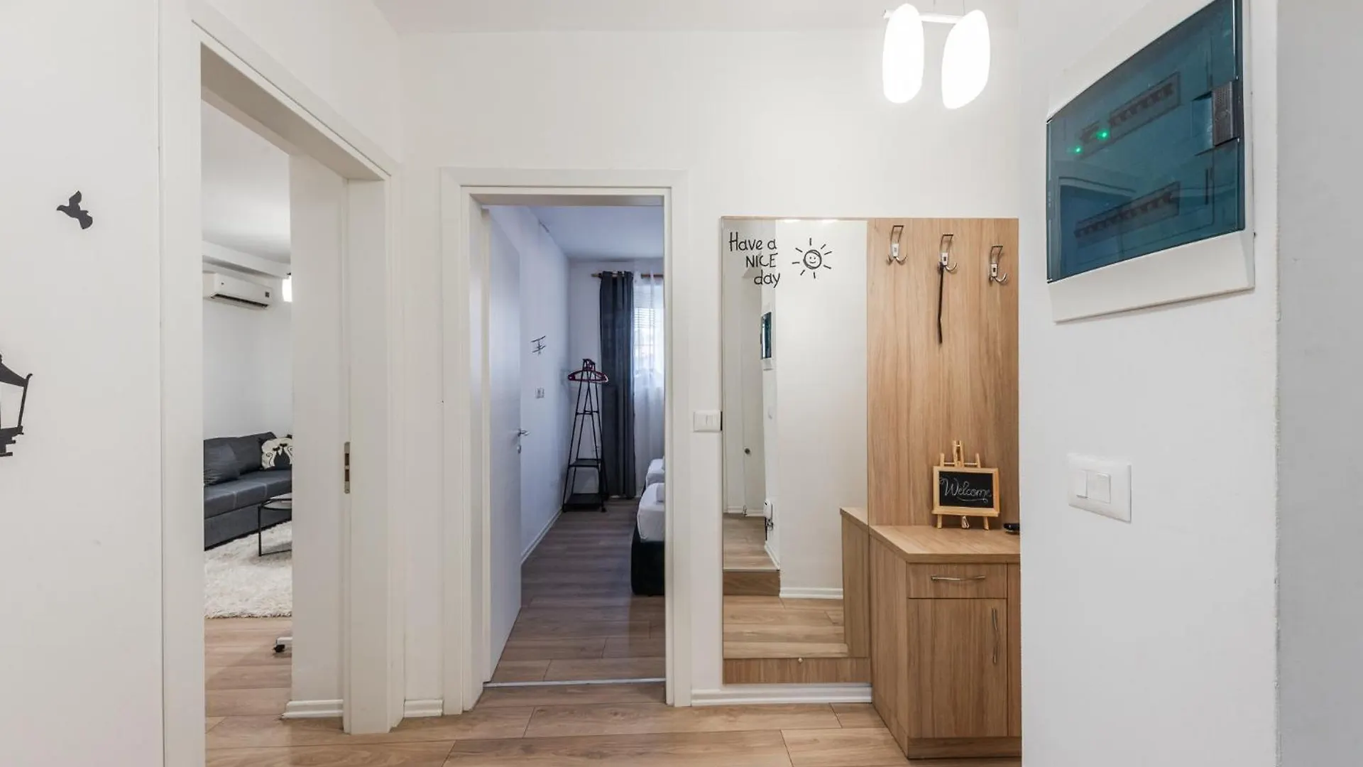 Noir Apartment By Kondo Stays Τίρανα Αλβανία