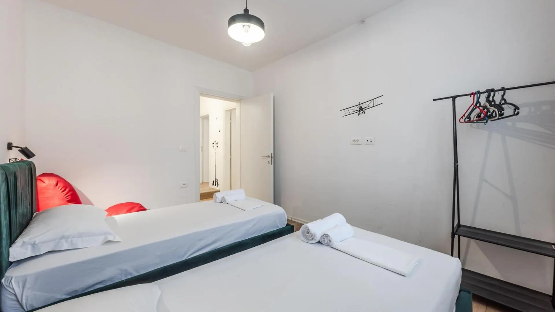 Noir Apartment By Kondo Stays Τίρανα