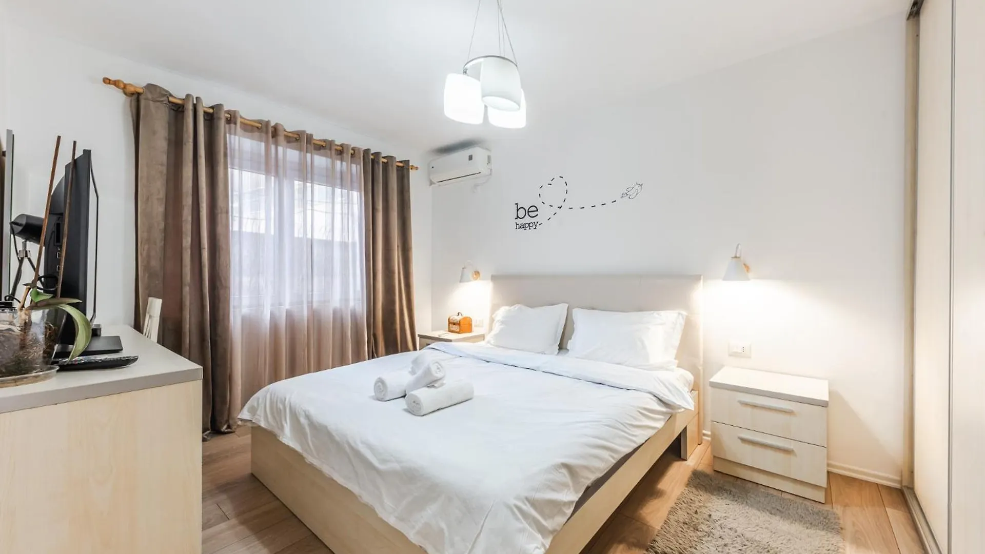 Noir Apartment By Kondo Stays Τίρανα Αλβανία