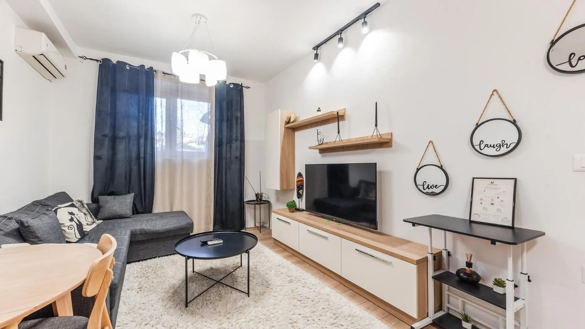 Noir Apartment By Kondo Stays Τίρανα